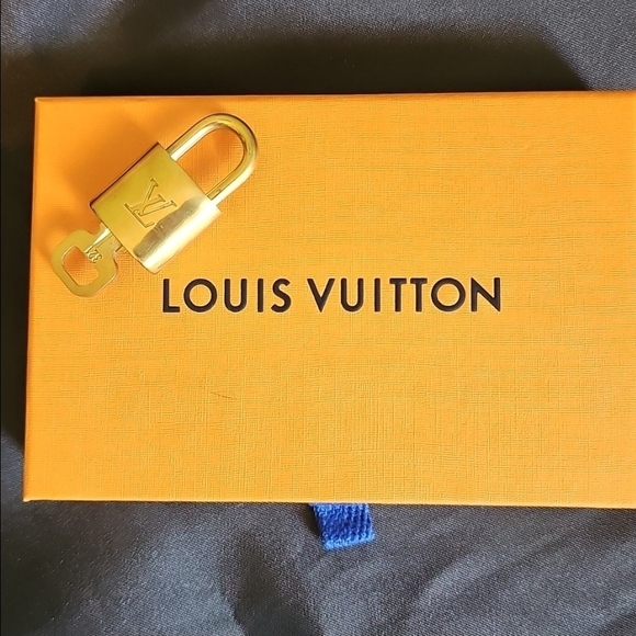 Louis Vuitton Accessories - #321 LV Lock and Key 🔐